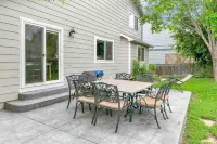 Peaceful neighborhood home, spacious & cozy with plenty of beds!