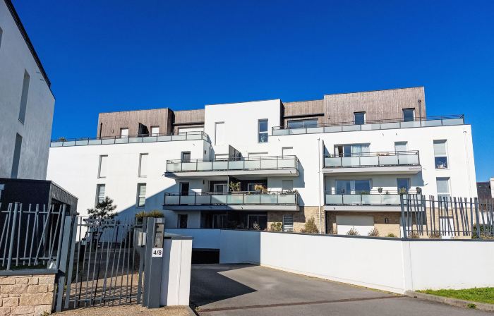 Grand Balcon, Piscine et proche du Port