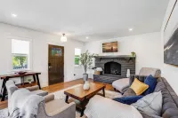 Entertainment Haven / Pool Table