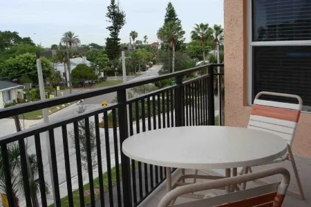 Madeira Beach Condo near John's Pass