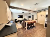 "Country Charm & Game Room Fun, Pool Table, Screens, & Xbox, Close to Stilly