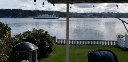 Point Herron Cottage in Manette Отели рядом с достопримечательностью «Бремертон Бордуолк»