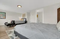 Hidden Gem! Large 3BR Condo, minutes to Pleasant Mtn! 40 Minutes to Sunday River فنادق في Harrison