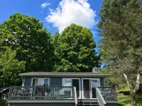 Cozy Cottage with Stunning Mountain Views