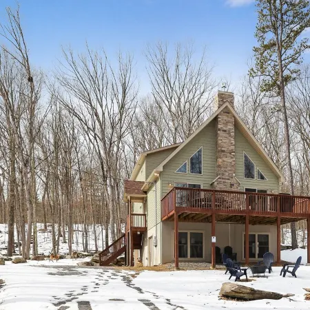 Lake House in the Summer, Ski Chalet in the Winter, Dog Friendly!