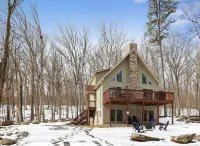 Lake House in the Summer, Ski Chalet in the Winter, Dog Friendly!
