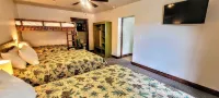 Lynnhurst Resort-Private cabin on Kentucky Lake with Hot Tub
