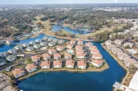 Stunning 2BR 4beds waterfront condo close to the beach!