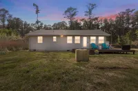 Cozy Sunrise Waterfront 2-bedroom Cottage & Dock. Serene Point Lookout/Scotland