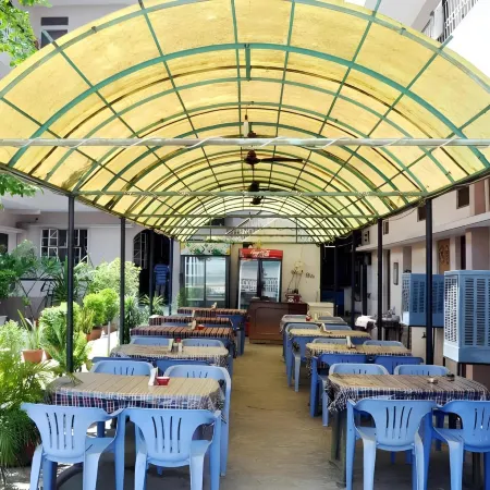 Hotel Alka Отели рядом с достопримечательностью «Маникарника»