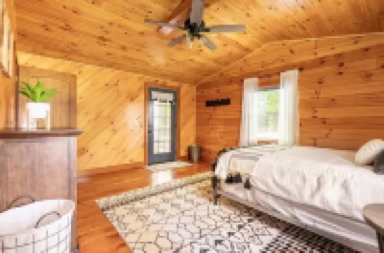 Secluded Wooded Cabin Near The Hocking Hills