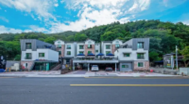 Namwon Jirisan Snake Temple Pension