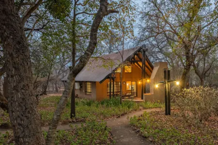 Kruger Gate Hotel Отели рядом с достопримечательностью «Skukuza Rest Camp»