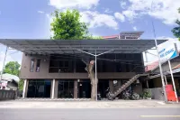 Hotel Puri Lembang Near Universitas Sulawesi Barat Majene فنادق في 