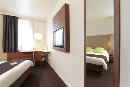 Campanile Valenciennes - Petite-Forêt Отели в г. Рувиньи