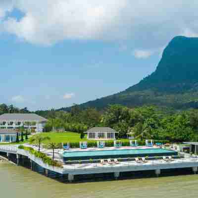 Cove 55 Hotel Exterior