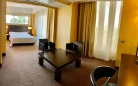 E' Hotel