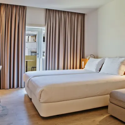Hotel Spot Family Suites Hotels near Santo Ildefonso