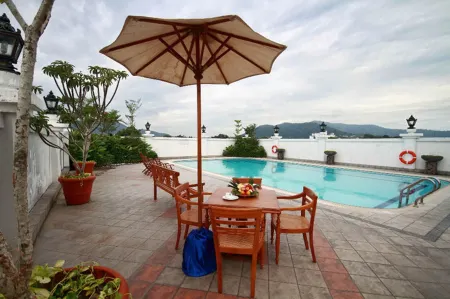 The Katerina Hotel Отели рядом с достопримечательностью «AEON BiG Batu Pahat»