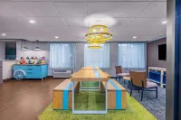 Spark by Hilton Clarks Summit - parking
