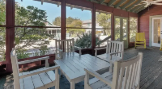 Beautiful Original Seaside Cottage + Swim & Tennis Club: Sleeps 6