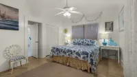 2 Minutes to the Beach; Close to Seaside, Vintage Cottage in Old Seagrove - Wifi