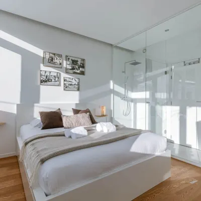 Huswell - Bright Apartment Overlooking the 3 Towers of Ghent فنادق في 