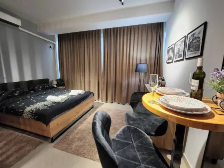 Cozy 35m2 Apartment in Central Skopje Отели рядом с достопримечательностью «Спомен куќа на Мајка Тереза»