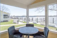 Old Pike Cottages فنادق في Saugatuck