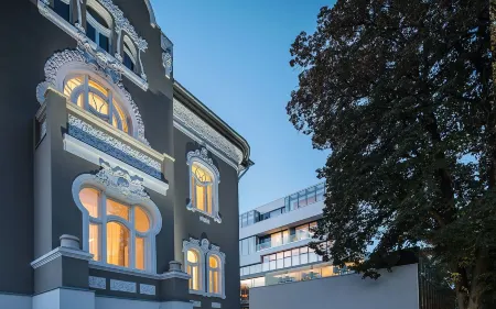 Villa Csonka by Privo Отели рядом с достопримечательностью «The Palace of Culture in Târgu Mureș»