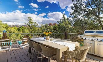Cathedral View by Avantstay Pool Table + Hot Tub