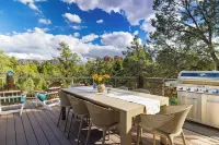 Cathedral View by Avantstay Pool Table + Hot Tub