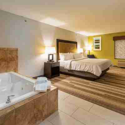 Country inn and Suites by Raddison South Haven Rooms