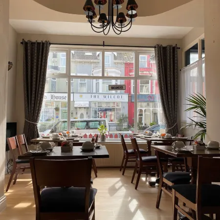 McGraths Hotel & Public Bar
