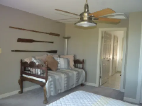 Cozy cottage on the Chesapeake Bay Hotels in Mathews County