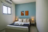 Phaedrus Living: City View Fountain Court 113