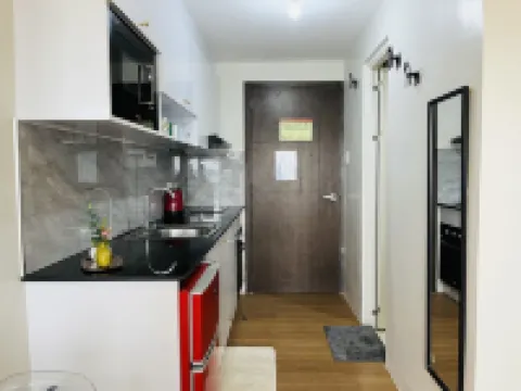 Bright Studio Sleeps 3 with Parking and City View