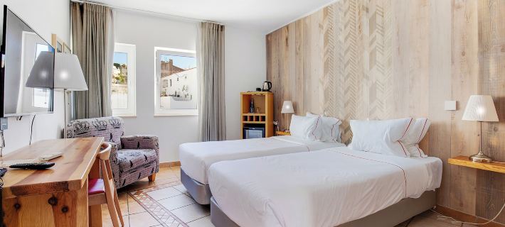 Hotel Carvoeiro Plaza Hotels in Lagoa