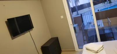 2Br-7 Guests-Free Parking-Pool-AirCon