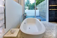 Dolphin Coast Yolo Spaces - the White House Boutique Villa - Villas