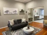 Contemporary 2 bed in Suburbs - 2081 Hotels near Amakhosi Play grounds