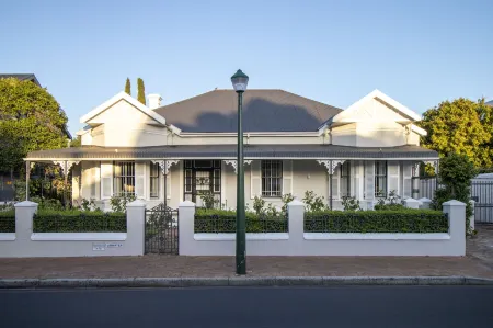 Middedorp Villa and Apartments