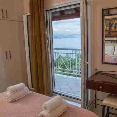 Brentanos Apartments - A - View of Paradise Rooms
