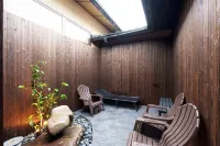 Kanazawa Yuwaku Onsen Atarashi-ya Hotels near Yuwakumachi