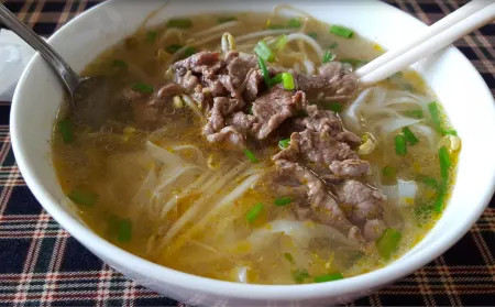 Nam Long Plus Hotel Отели рядом с достопримечательностью «Cầu Nhật Lệ 2»