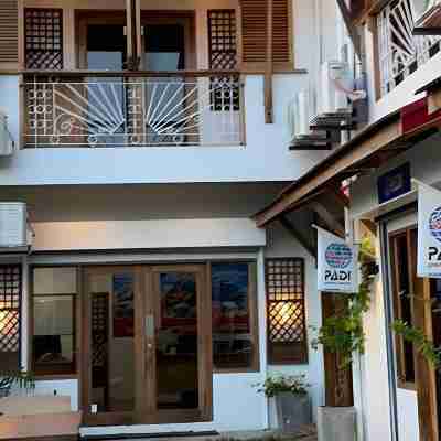 P&B Residences Legazpi Hotel Exterior