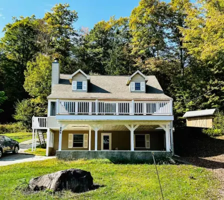Spacious 5-bedroom house in charming South Colton with AC, WiFi, great fishing!