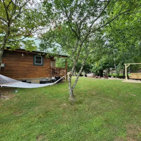 A Rushing Stream of Dreams Creekside Cabin 1 min to National Park!