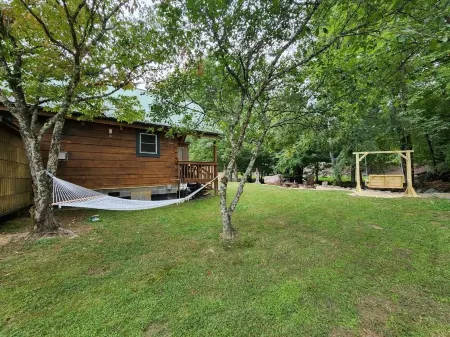 A Rushing Stream of Dreams Creekside Cabin 1 min to National Park!