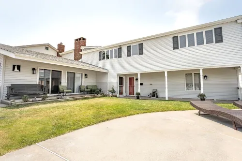 NEW! Private Pool Large Family Home / 6 Bedrooms 4 Baths / Grilling Patio - Homestays